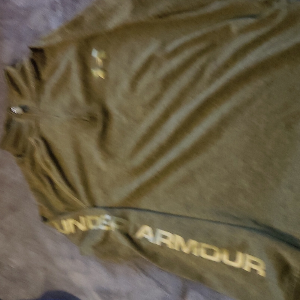7 youth size small underarmour long sleeved shirts